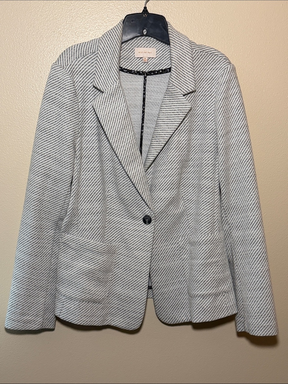 Skies Are Blue Cream and Gray Textured Single-Button Blazer
